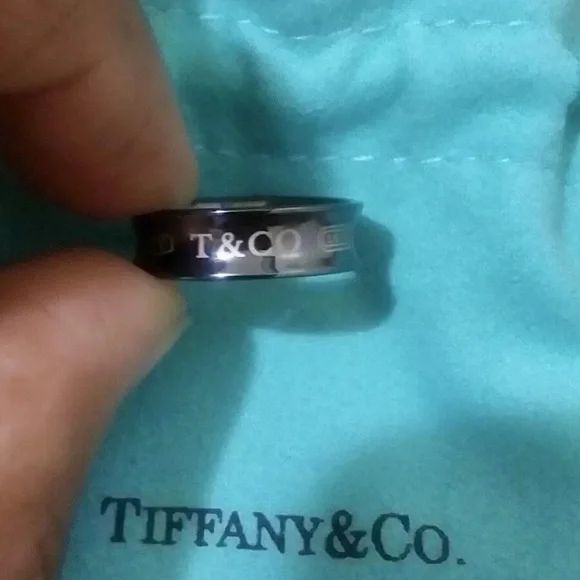Tiffany &Co band